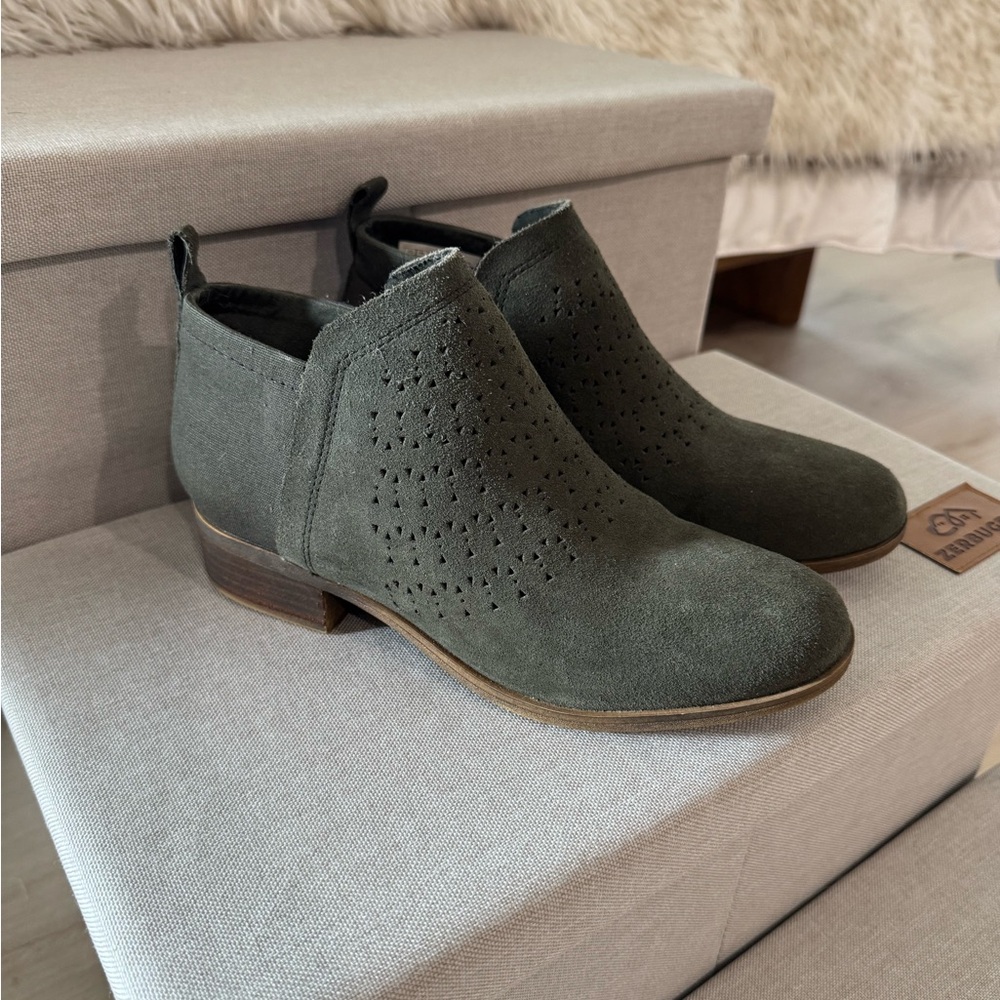 Women's Suede Ankle Boots - Olive Green